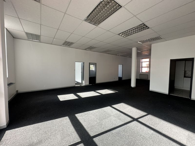 RENT DIRECT for ADDED PERKS! 141m2 Ground Floor Office to Let in the heart of Eco Park, Centurion! - Photo 7