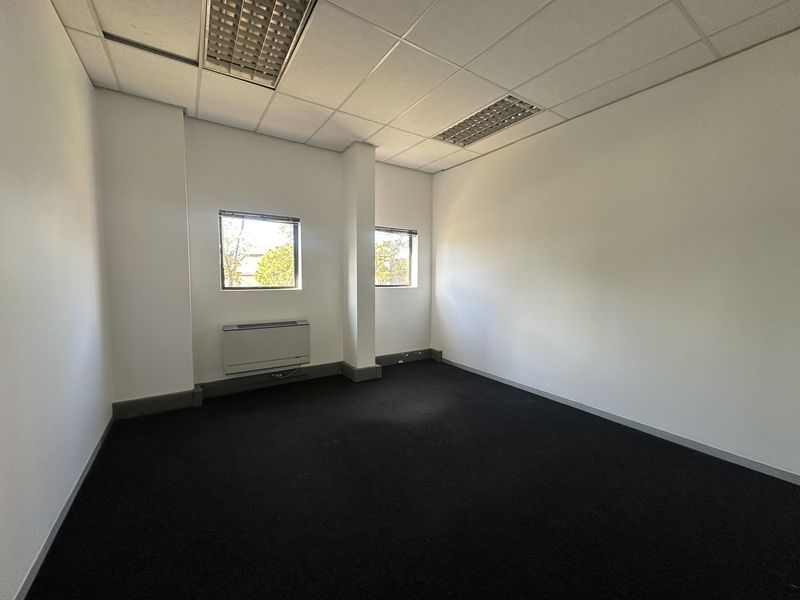 RENT DIRECT for ADDED PERKS! 141m2 Ground Floor Office to Let in the heart of Eco Park, Centurion! - Photo 8