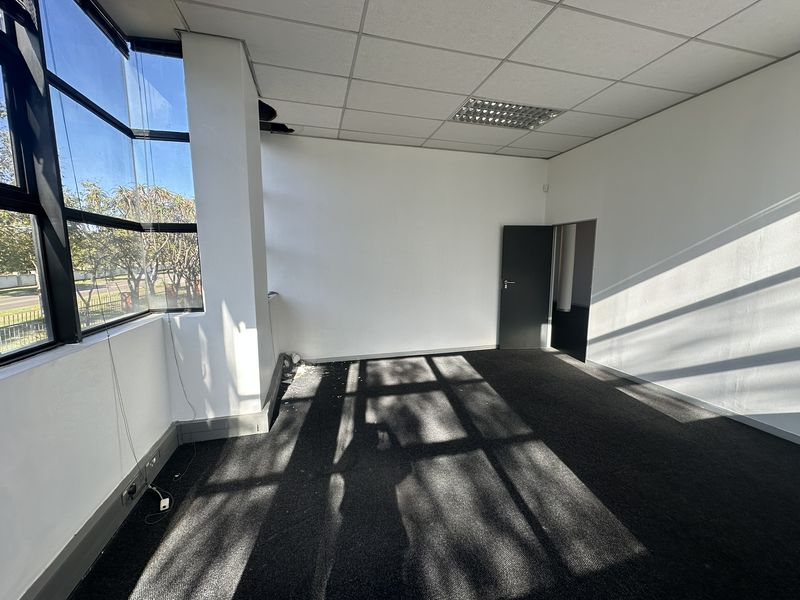 RENT DIRECT for ADDED PERKS! 141m2 Ground Floor Office to Let in the heart of Eco Park, Centurion! - Photo 6