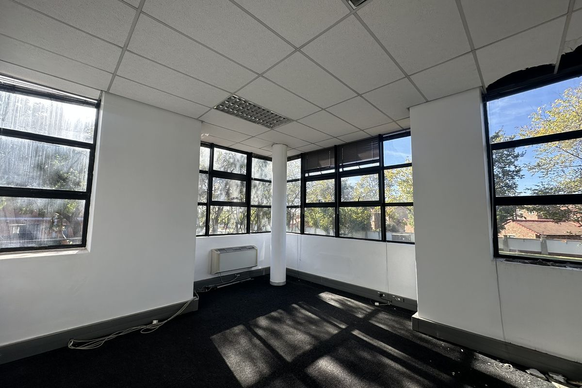 RENT DIRECT for ADDED PERKS! 141m2 Ground Floor Office to Let in the heart of Eco Park, Centurion! - Photo 4