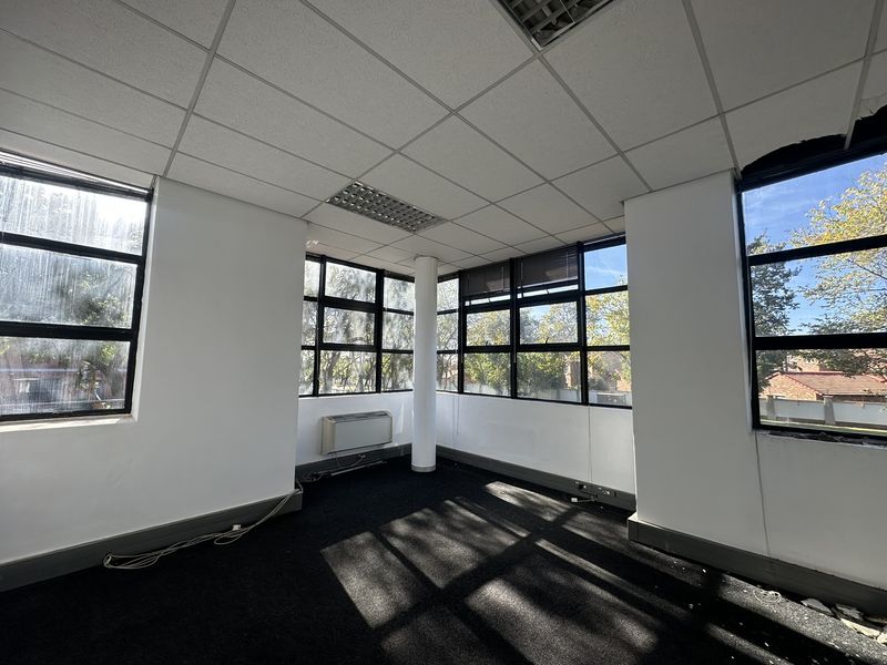 RENT DIRECT for ADDED PERKS! 141m2 Ground Floor Office to Let in the heart of Eco Park, Centurion! - Photo 4