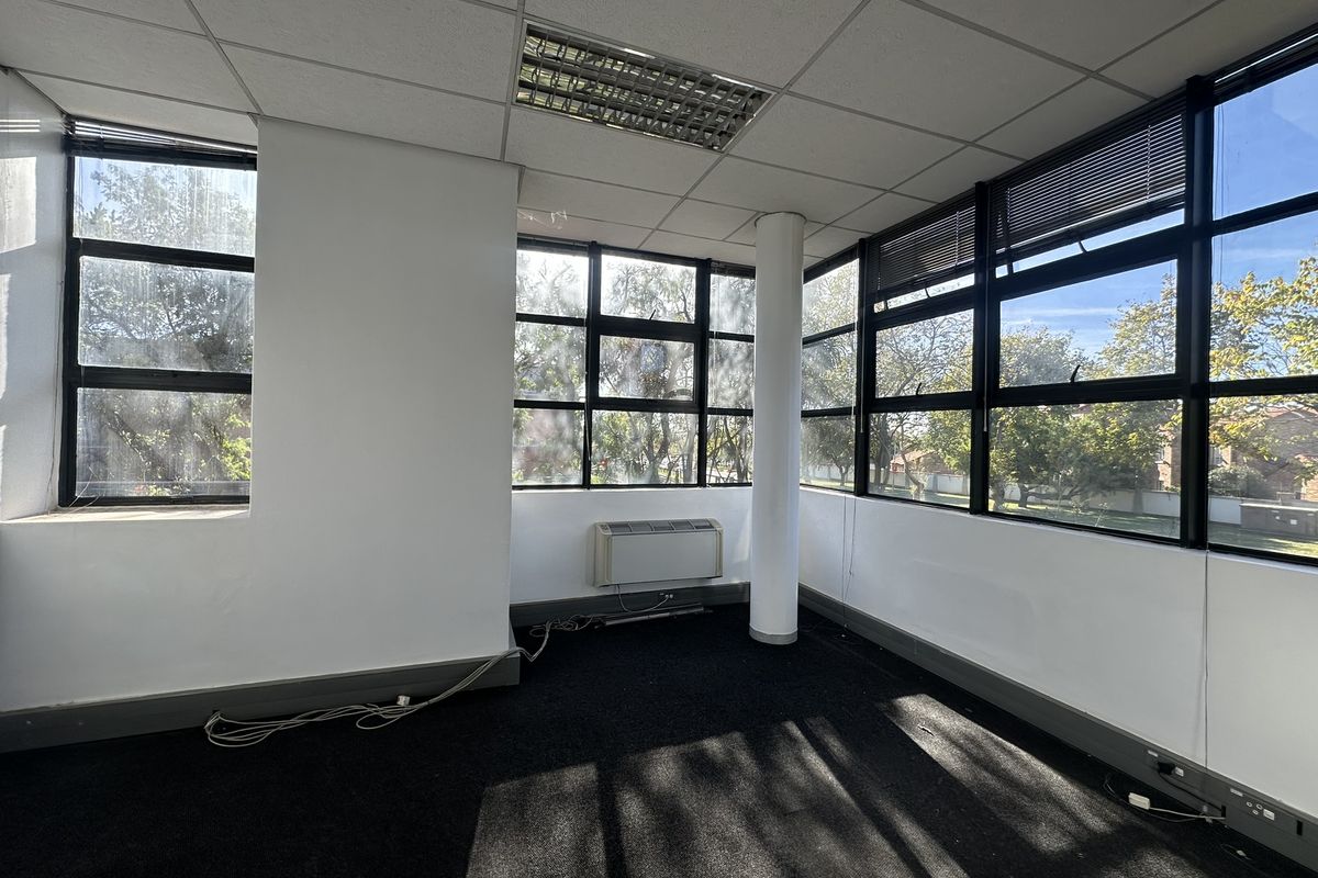 RENT DIRECT for ADDED PERKS! 141m2 Ground Floor Office to Let in the heart of Eco Park, Centurion! - Photo 5