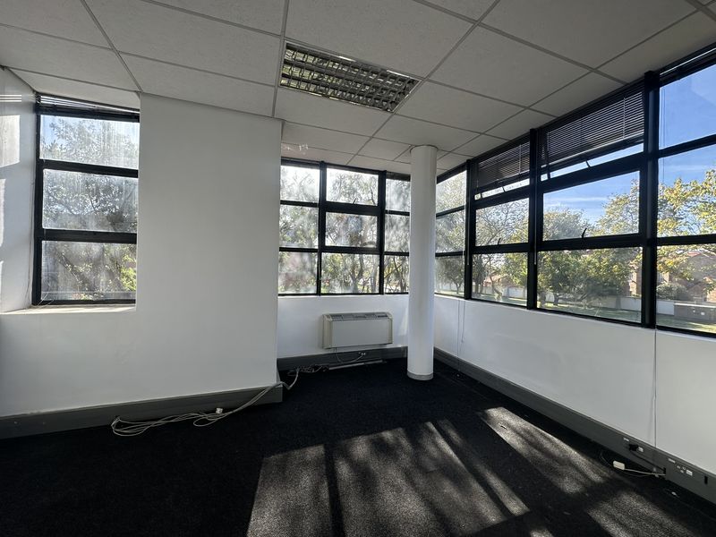 RENT DIRECT for ADDED PERKS! 141m2 Ground Floor Office to Let in the heart of Eco Park, Centurion! - Photo 5