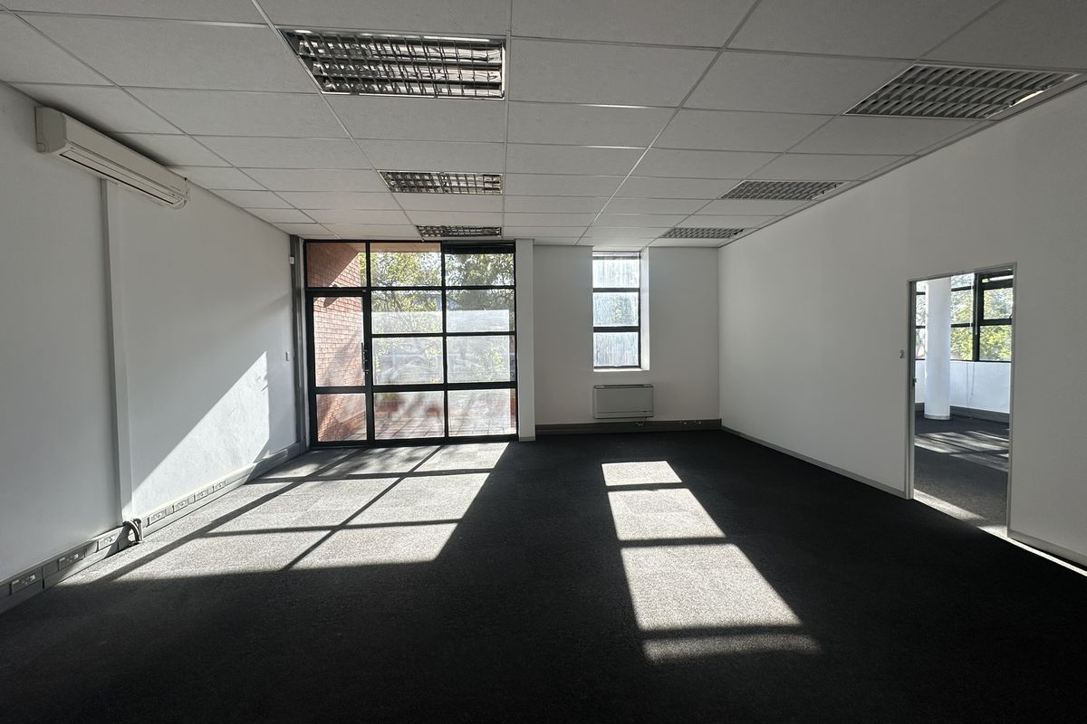 RENT DIRECT for ADDED PERKS! 141m2 Ground Floor Office to Let in the heart of Eco Park, Centurion! - Photo 2