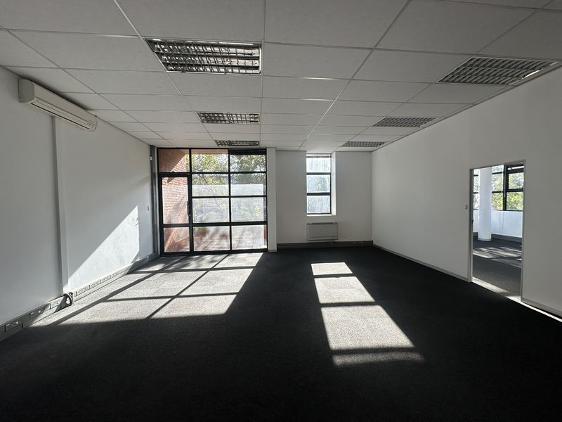 RENT DIRECT for ADDED PERKS! 141m2 Ground Floor Office to Let in the heart of Eco Park, Centurion! - Photo 2