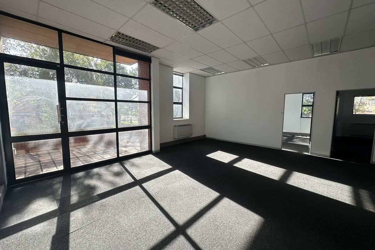 RENT DIRECT for ADDED PERKS! 141m2 Ground Floor Office to Let in the heart of Eco Park, Centurion! - Photo 3