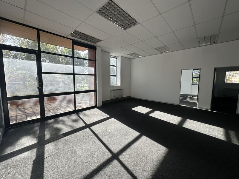 RENT DIRECT for ADDED PERKS! 141m2 Ground Floor Office to Let in the heart of Eco Park, Centurion! - Photo 3