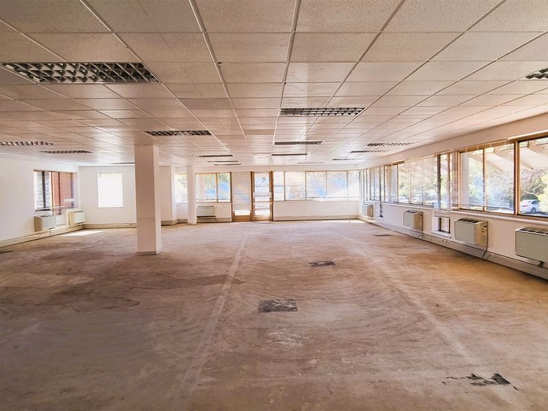 Office space to let in The Woodlands - Photo 4