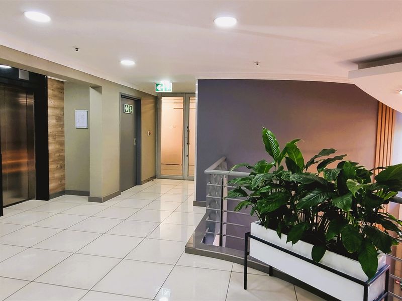 Office space to let in The Woodlands - Photo 2