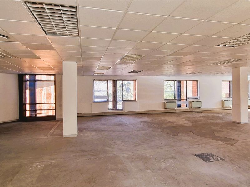 Office space to let in The Woodlands - Photo 7