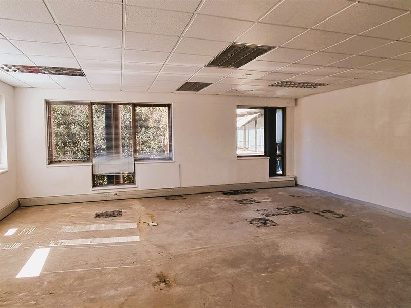 Office space to let in The Woodlands - Photo 6