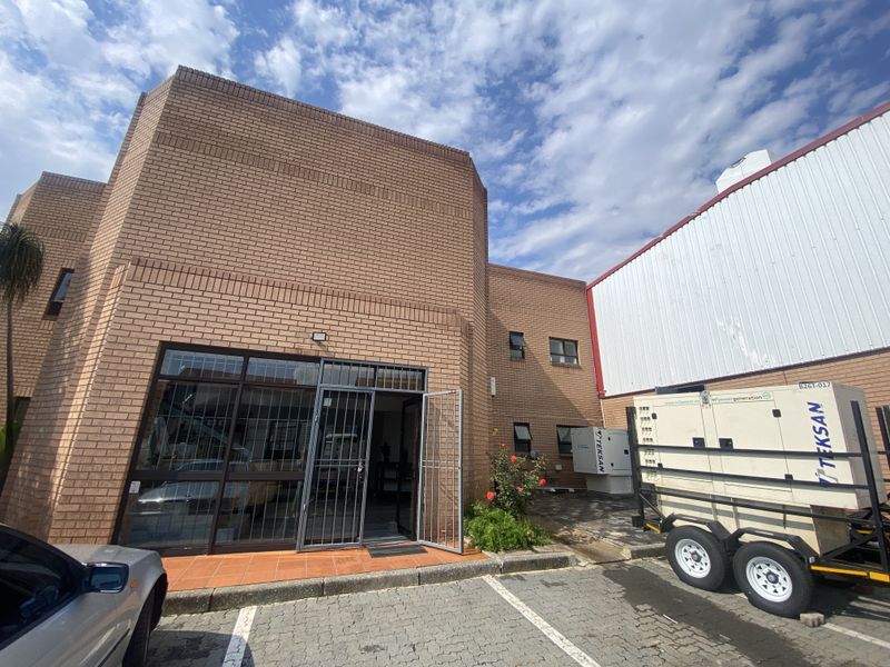 Midrand Warehouse To Let 1,747m2 Secure Standalone with Crane - Photo 2