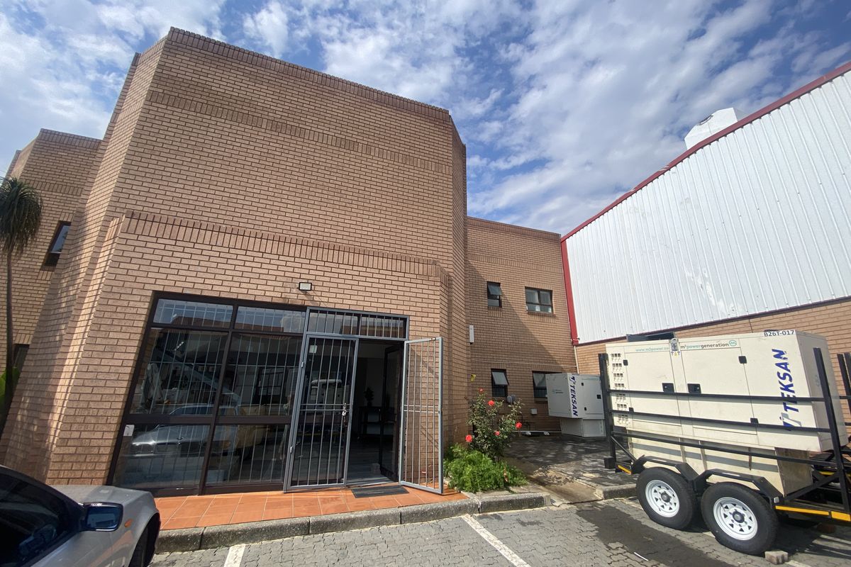 Midrand Warehouse To Let 1,747m2 Secure Standalone with Crane - Photo 2