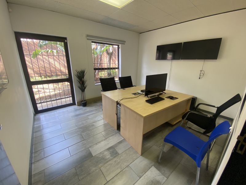 Midrand Warehouse To Let 1,747m2 Secure Standalone with Crane - Photo 10