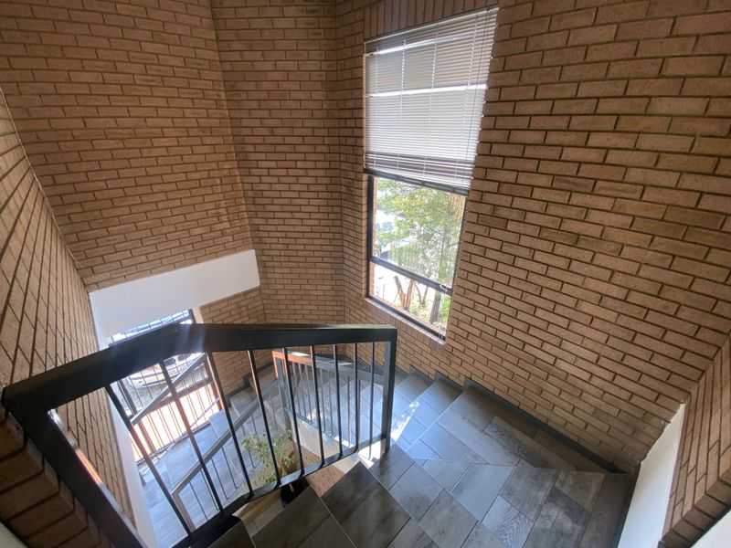 Midrand Warehouse To Let 1,747m2 Secure Standalone with Crane - Photo 9