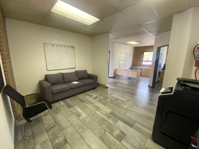 Midrand Warehouse To Let 1,747m2 Secure Standalone with Crane - Photo 6