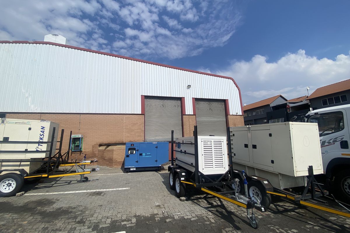 Midrand Warehouse To Let 1,747m2 Secure Standalone with Crane - Photo 3