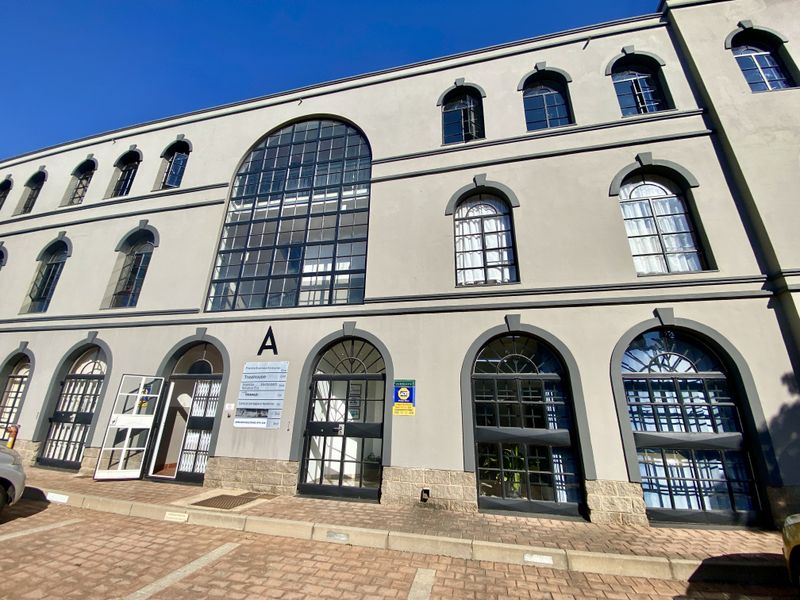 593sqm Warehouse with Quality Offices For Sale - Photo 4