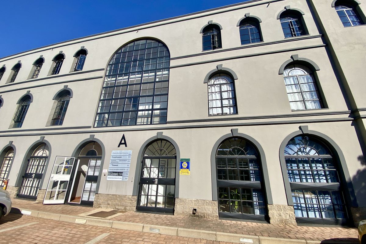 593sqm Warehouse with Quality Offices For Sale - Photo 4