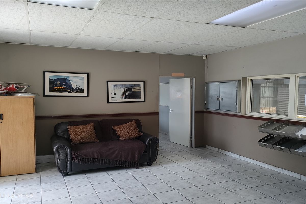 2728m2  Warehouse  - TO LEASE - Photo 4