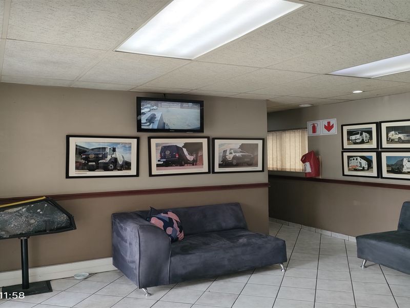 2728m2  Warehouse  - TO LEASE - Photo 3