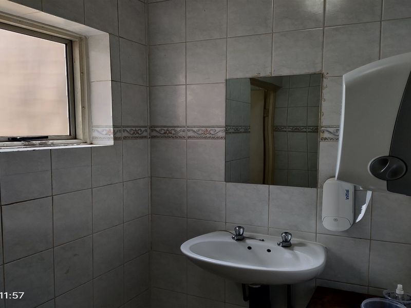 2728m2  Warehouse  - FOR SALE  (or FOR LEASE) - Photo 9