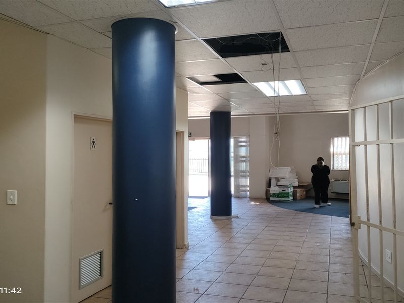 1948m2  Warehouse  - TO LEASE - Photo 5