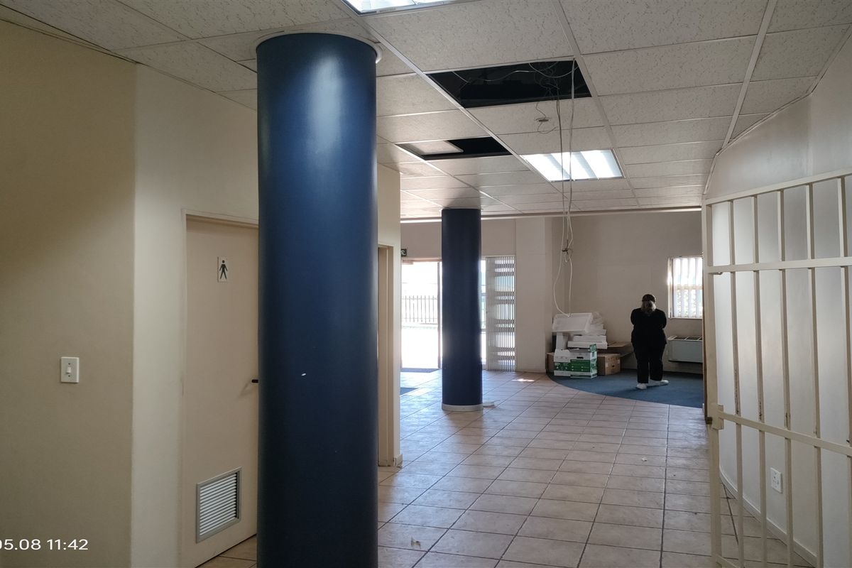 1948m2  Warehouse  - TO LEASE - Photo 5