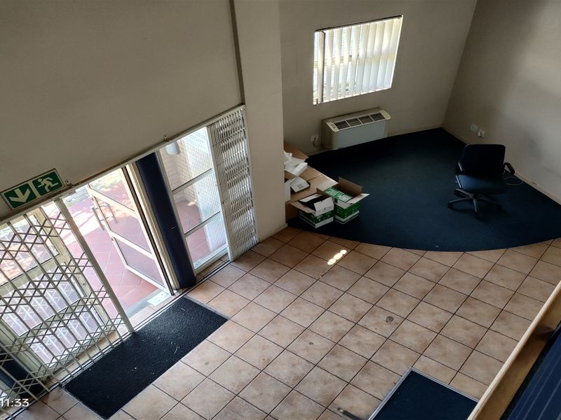 1948m2  Warehouse  - TO LEASE - Photo 4