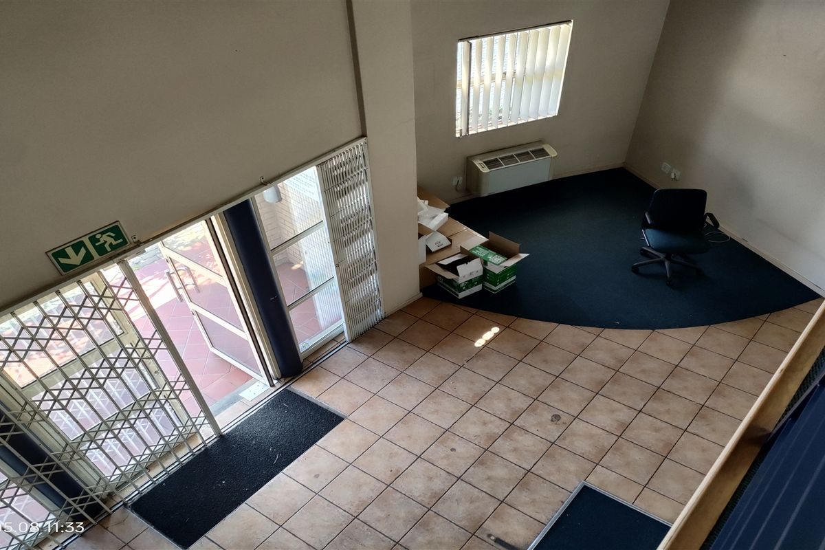 1948m2  Warehouse  - TO LEASE - Photo 4