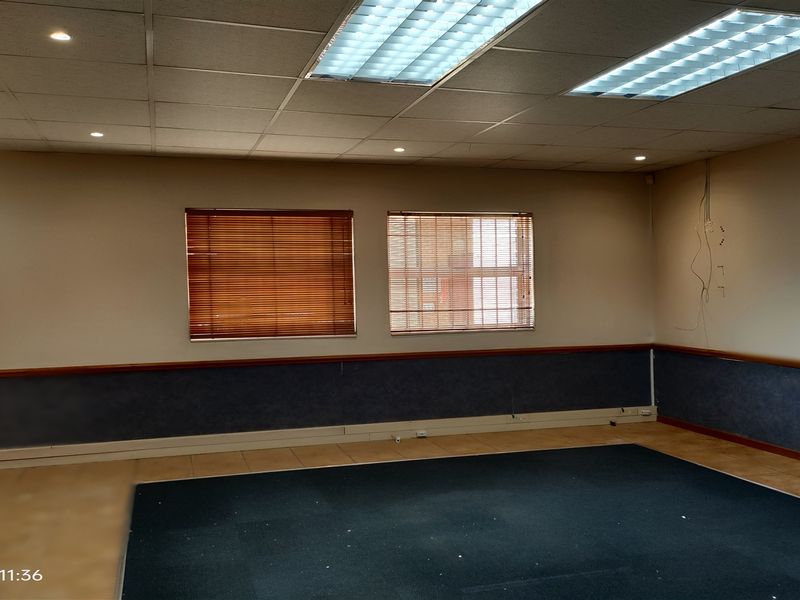 1948m2  Warehouse  - TO LEASE - Photo 7