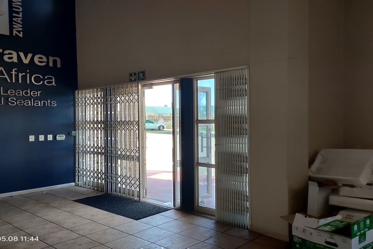 1948m2  Warehouse  - TO LEASE - Photo 3