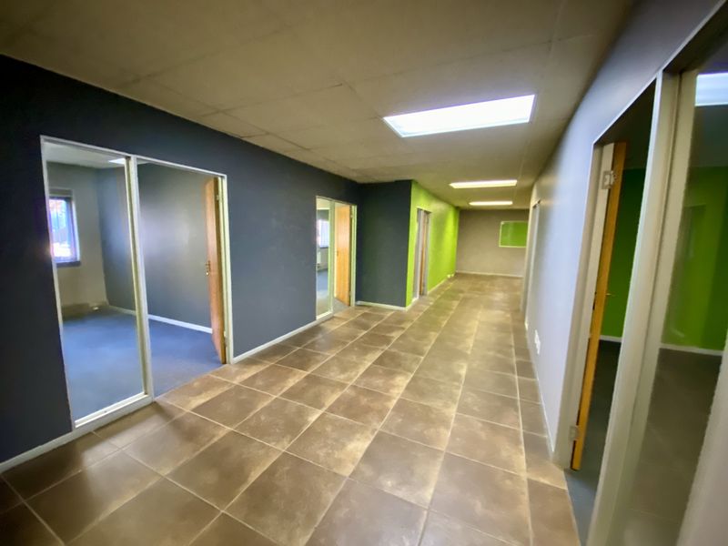 1,841m2 Logistics & Distribution Warehouse To Let in Randjespark, Midrand - Photo 6
