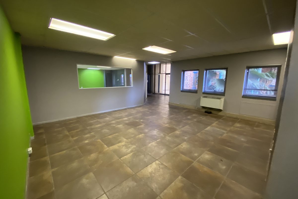 1,841m2 Logistics & Distribution Warehouse To Let in Randjespark, Midrand - Photo 5