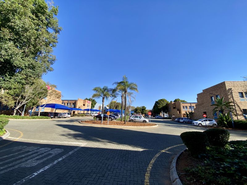 1,841m2 Logistics & Distribution Warehouse To Let in Randjespark, Midrand - Photo 10