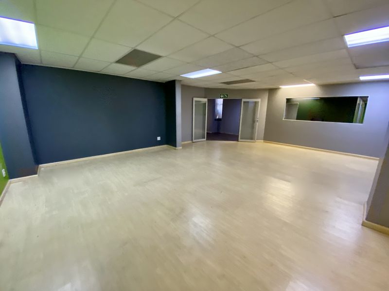 1,841m2 Logistics & Distribution Warehouse To Let in Randjespark, Midrand - Photo 8