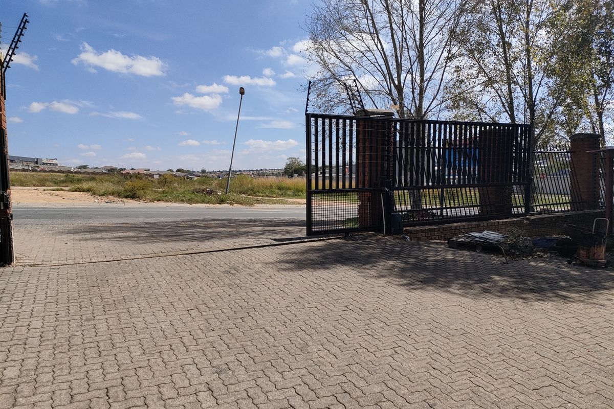 1965m2  Warehouse  - TO LEASE - Photo 5