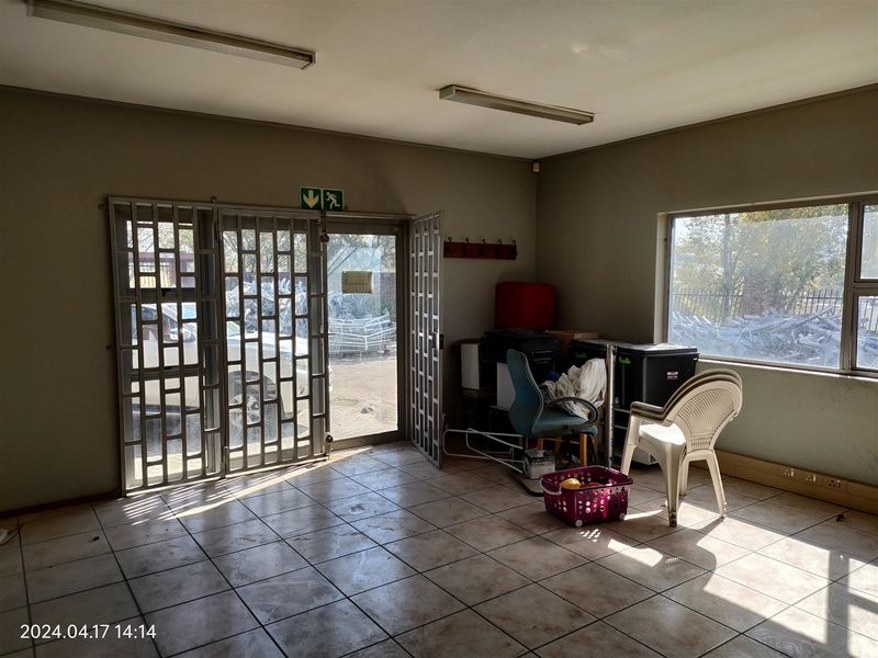 1965m2  Warehouse  - TO LEASE - Photo 7