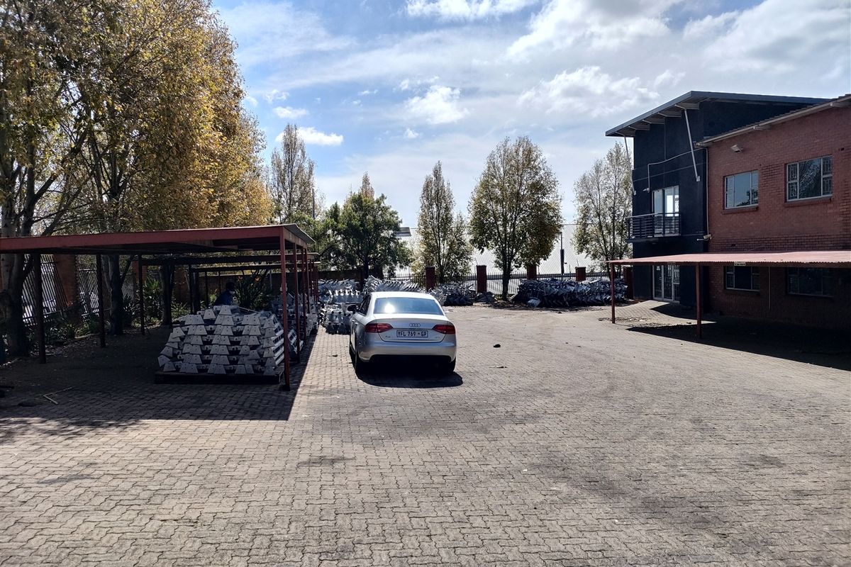 1965m2  Warehouse  - TO LEASE - Photo 4