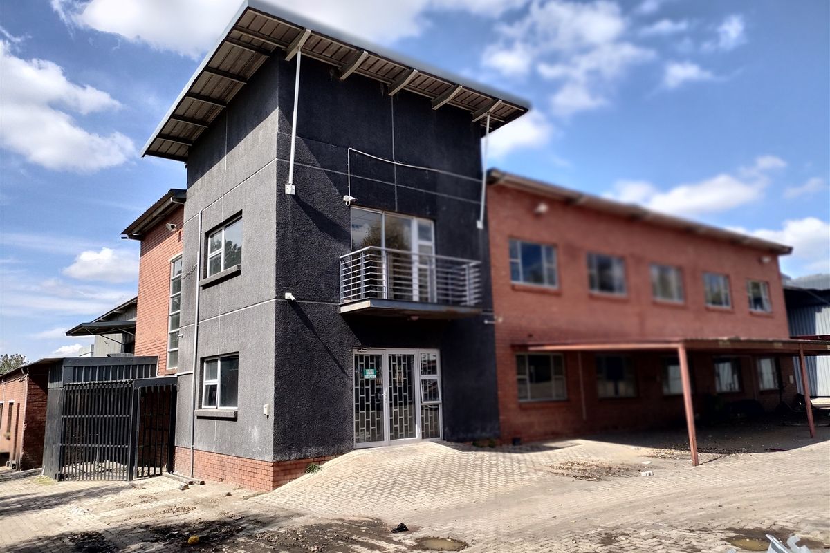 1965m2  Warehouse  - TO LEASE - Photo 2