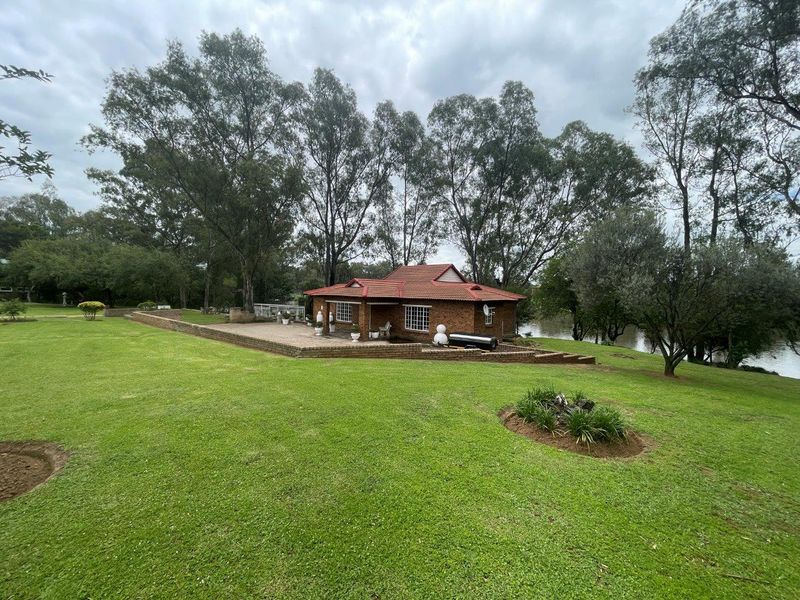 Off-the-Grid Riverside Retreat on the Vaal - Photo 3