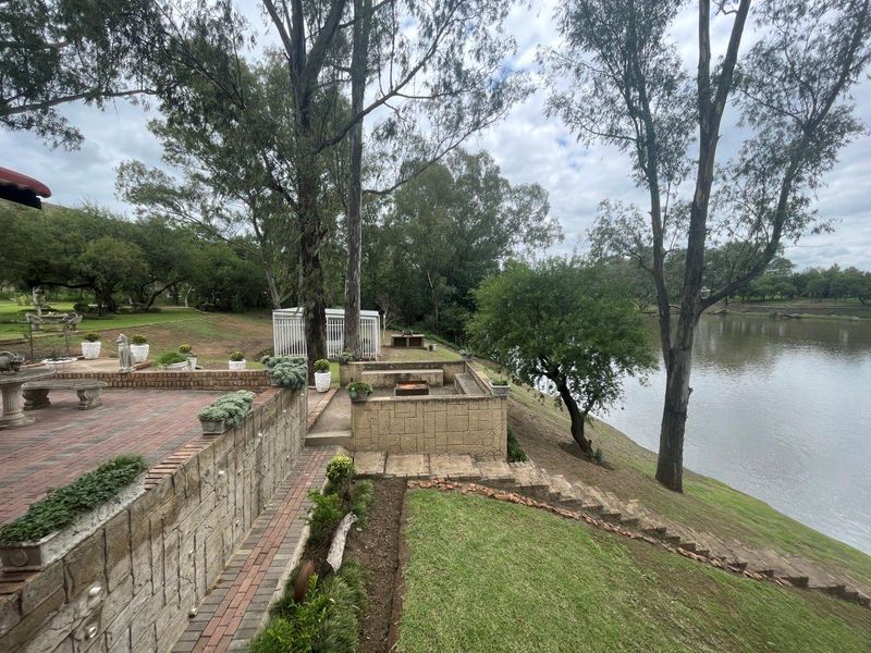 Off-the-Grid Riverside Retreat on the Vaal - Photo 4
