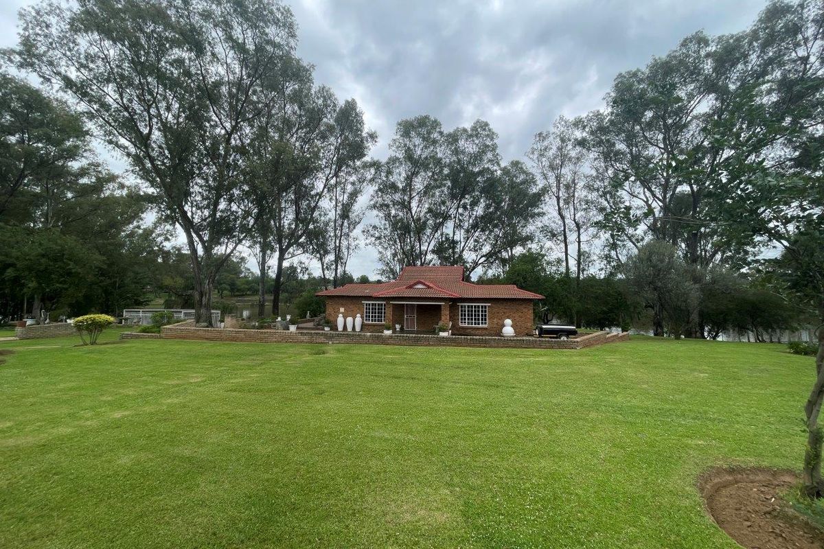 Off-the-Grid Riverside Retreat on the Vaal - Photo 2