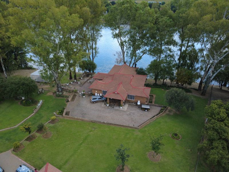 Off-the-Grid Riverside Retreat on the Vaal - Photo 1