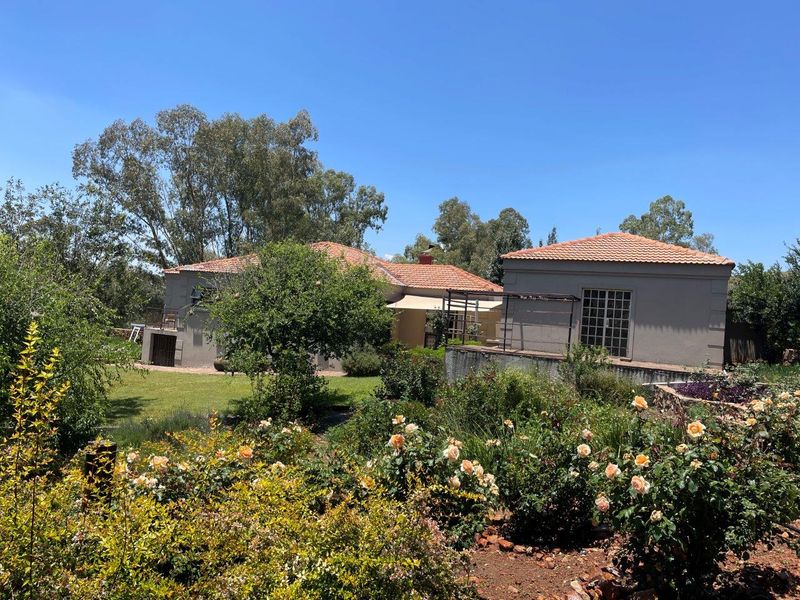 Exclusive Off-Grid Riverside Retreat - Photo 3