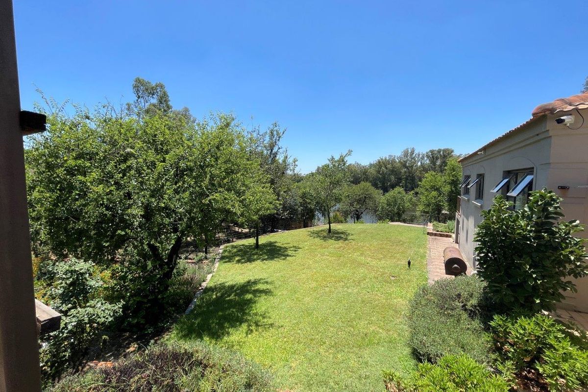 Exclusive Off-Grid Riverside Retreat - Photo 5