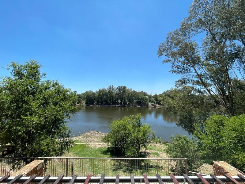 Exclusive Off-Grid Riverside Retreat - Photo 10