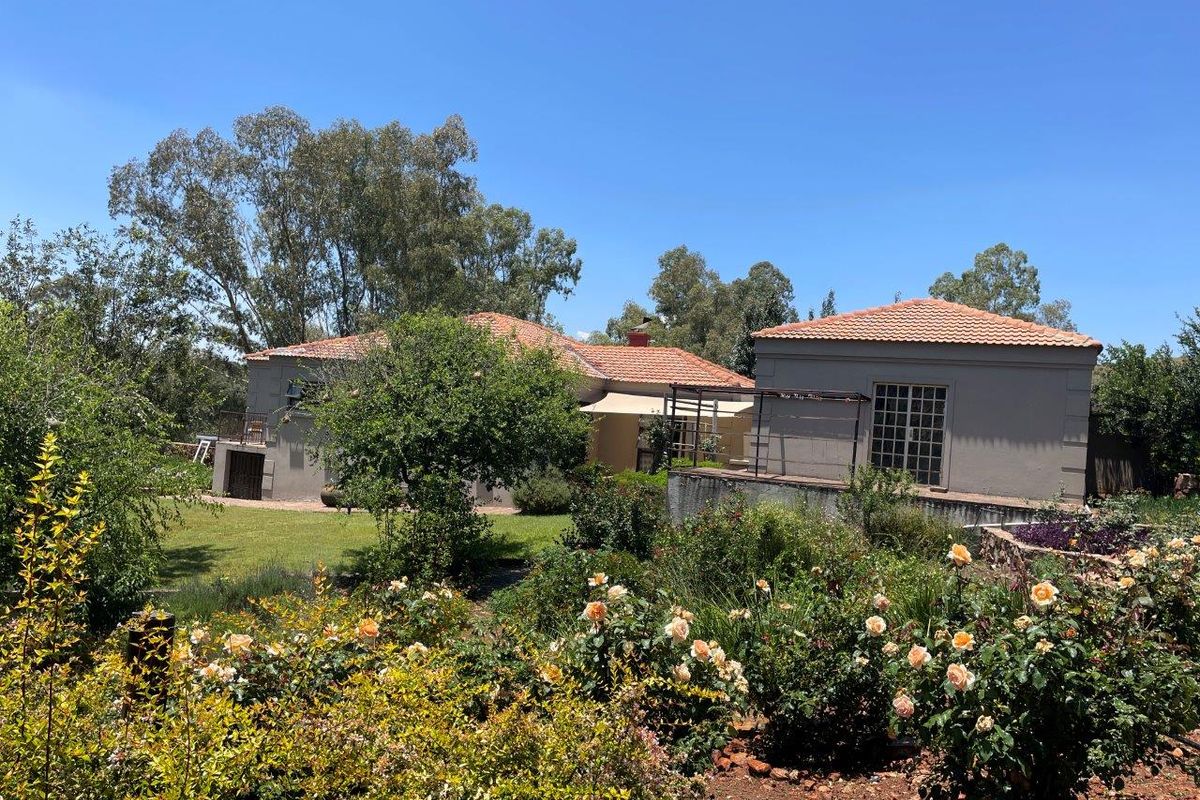 Exclusive Off-Grid Riverside Retreat - Photo 3