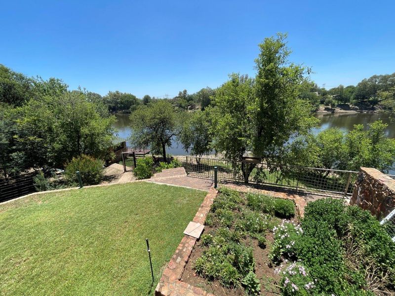 Exclusive Off-Grid Riverside Retreat - Photo 4