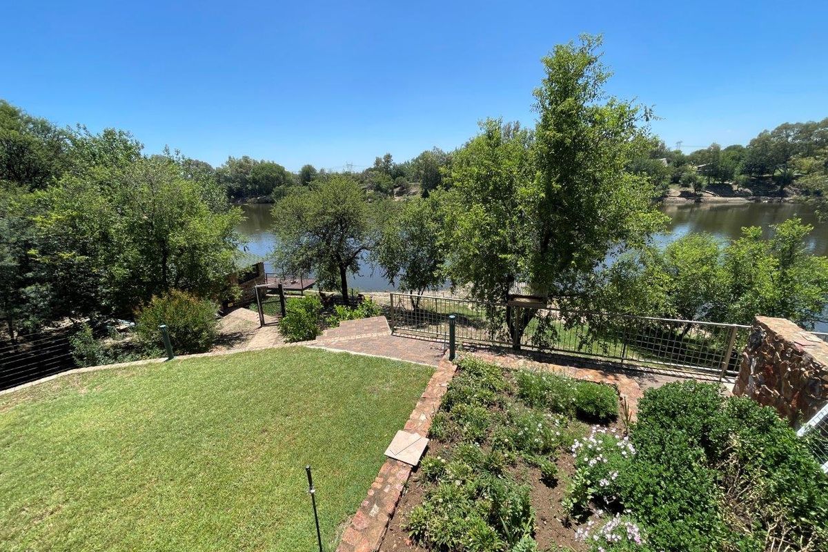 Exclusive Off-Grid Riverside Retreat - Photo 4